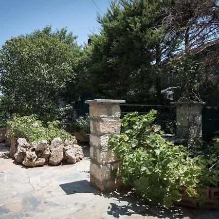 Dom wakacyjny Chara's Private With Swimming Pool & Jacuzzi *
