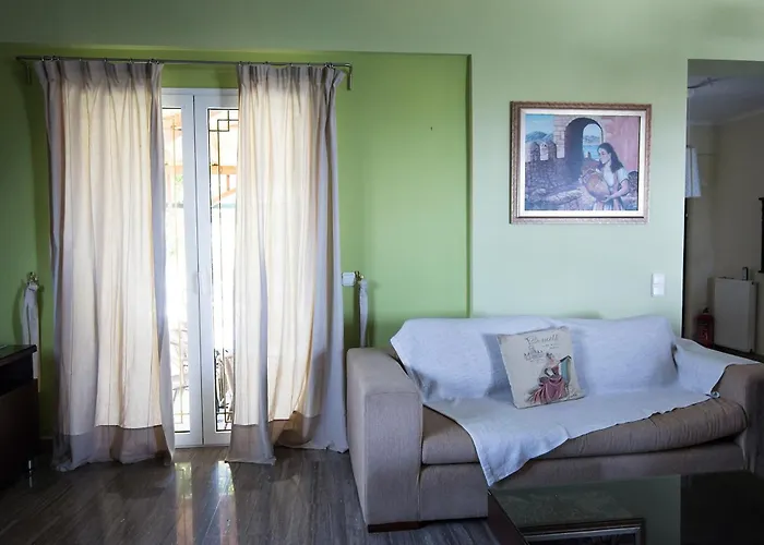 Chara's Private With Swimming Pool & Jacuzzi Kiáton