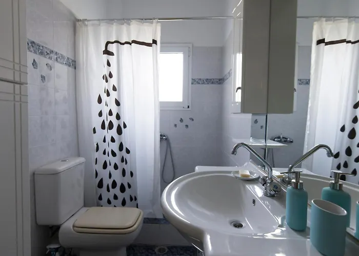 Chara's Private With Swimming Pool & Jacuzzi Ferienhaus